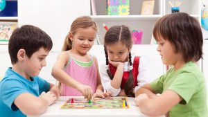 ۷ مزیت برتر بازی های تخته ای در آموزش و پرورش مهارت های کودکان